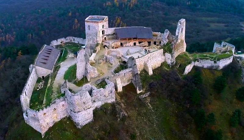 Elizabeth-Bathory-Countess-of-Blood-Čachtický-hrad-Cachtice-castle-4