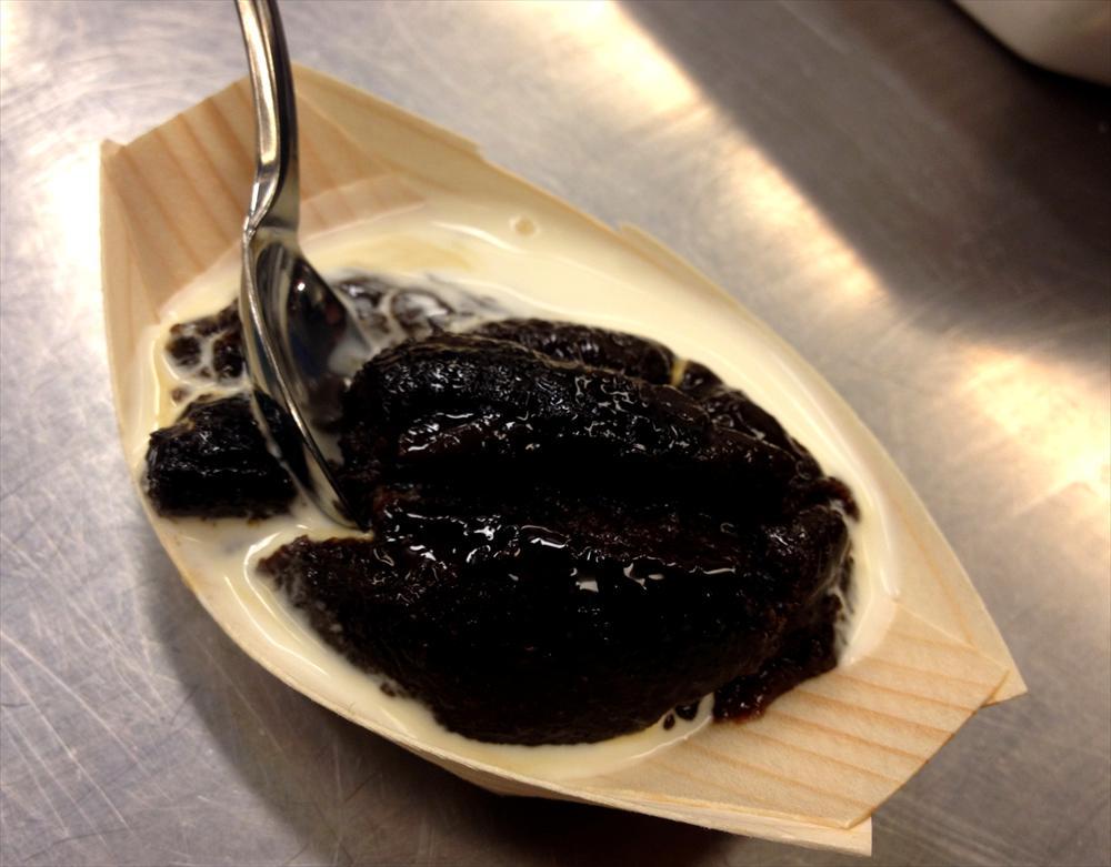 sini_kiialainen_mämmi_-_a_traditional_easter_pudding_from_finland_mämmi_is_a_traditional_finnish_easter_time_dessert_made_from_rye_flour_and_malt